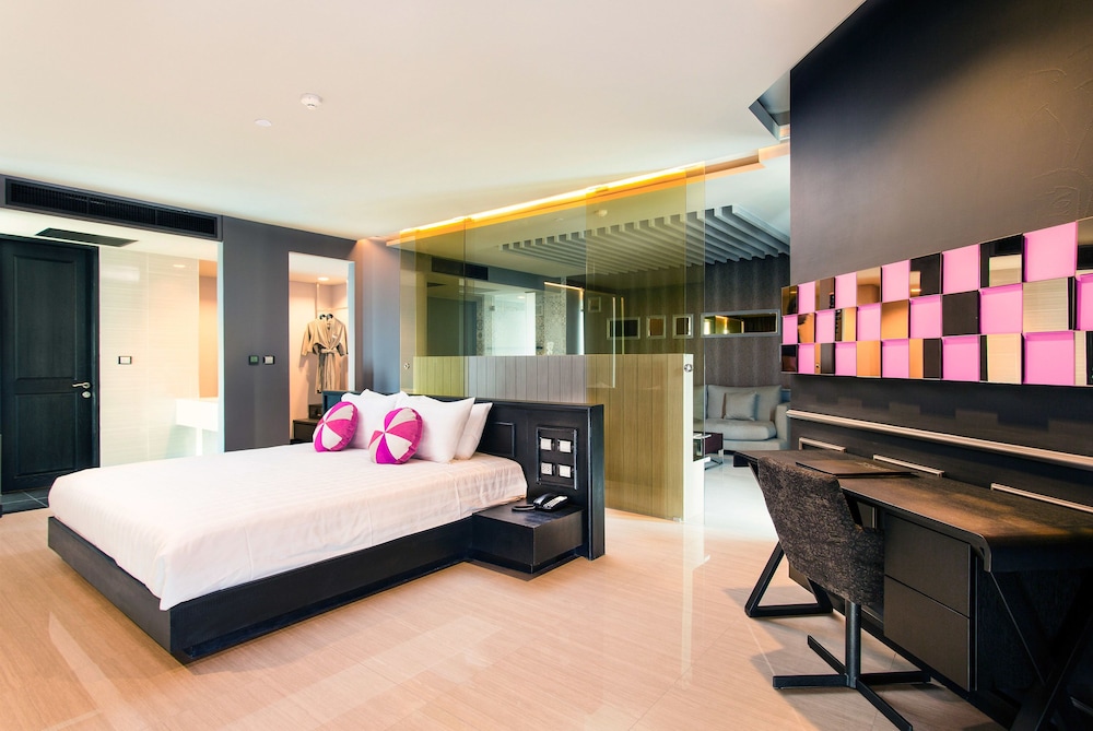 room photo
