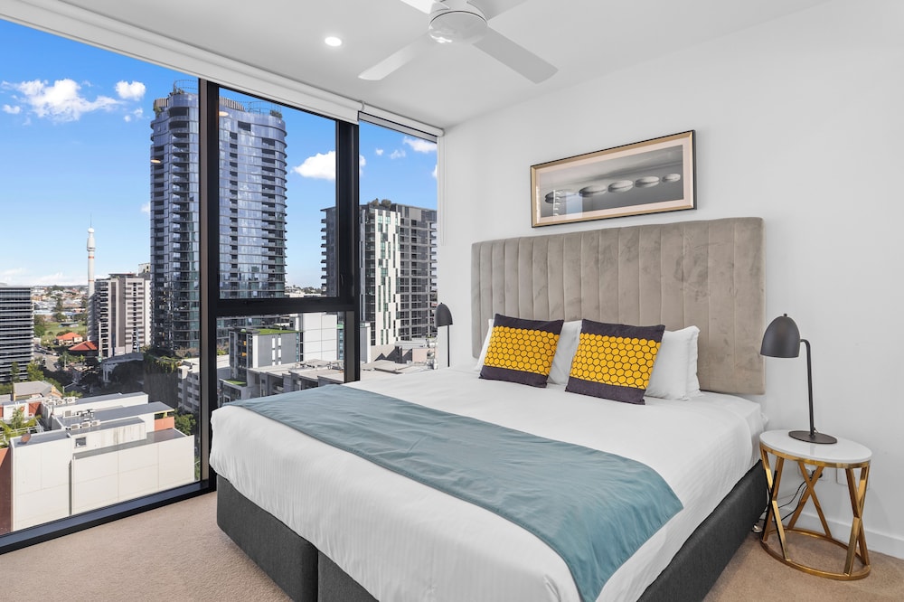Three Bedroom Dual Key Apartment - Photo 4