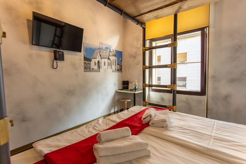 Grahor & Klein Room, Main Street View photo 3