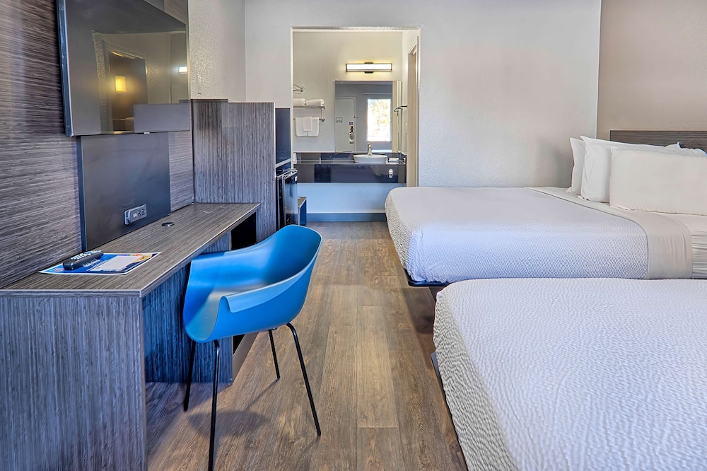 Deluxe Room, 2 Double Beds, Accessible, Non Smoking photo 3