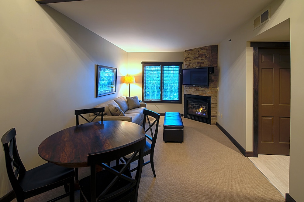 Loft, 1 King Bed with Sofa bed, Non Smoking (Inn Studio, Dog-friendly) - Photo 2