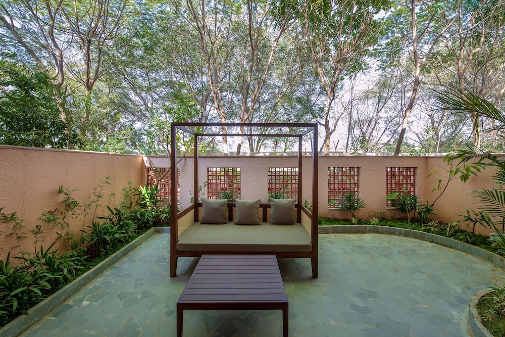Luxury Room, 1 King Bed (Private Courtyard) photo 2