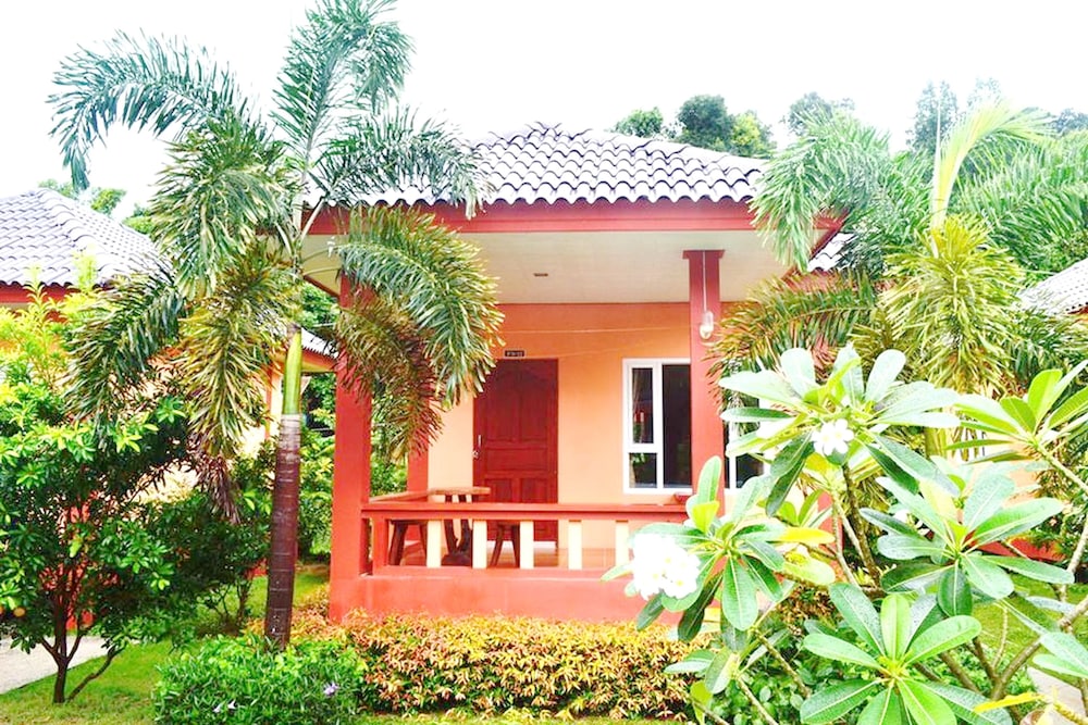 Deluxe Bungalow, 2 Twin Beds, Garden View photo 2
