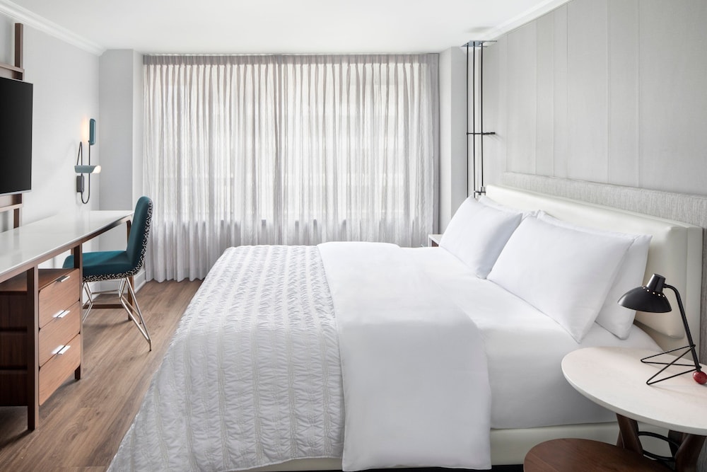 Classic Room, 1 King Bed (Mobility Accessible, Roll-In Shower) - Photo 2