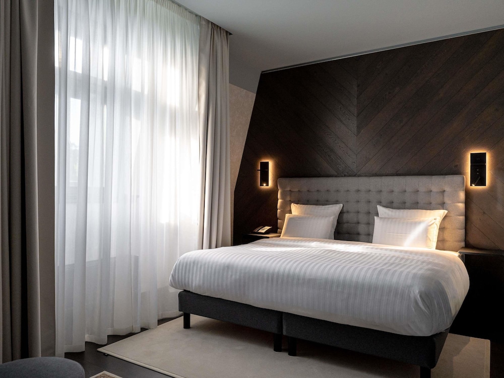 Deluxe Room, 1 King Bed, Park View - Photo 1
