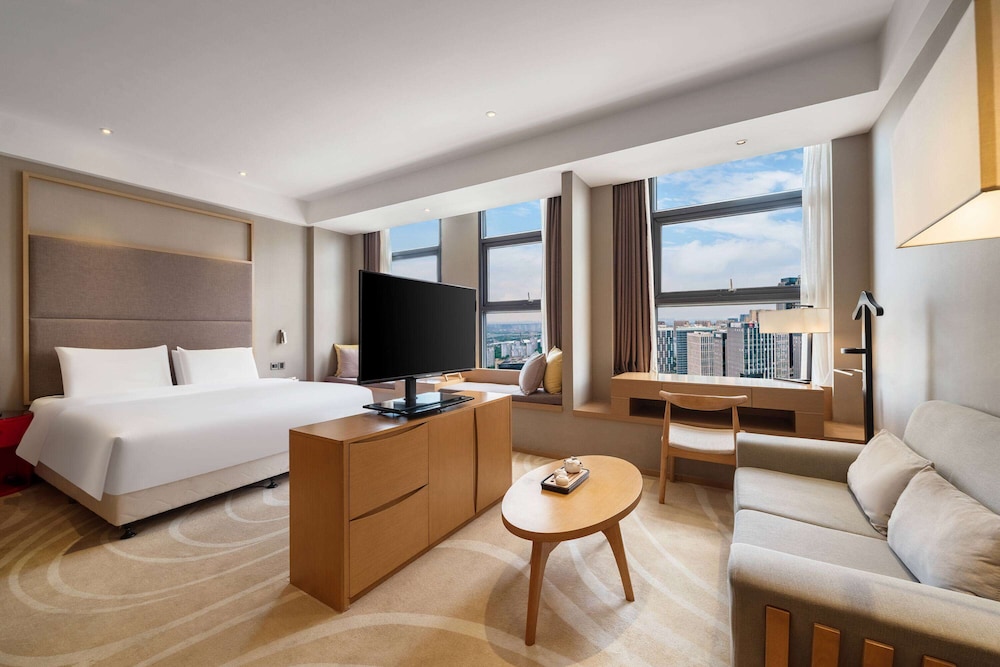 Business Room, 1 King Bed, Smoking