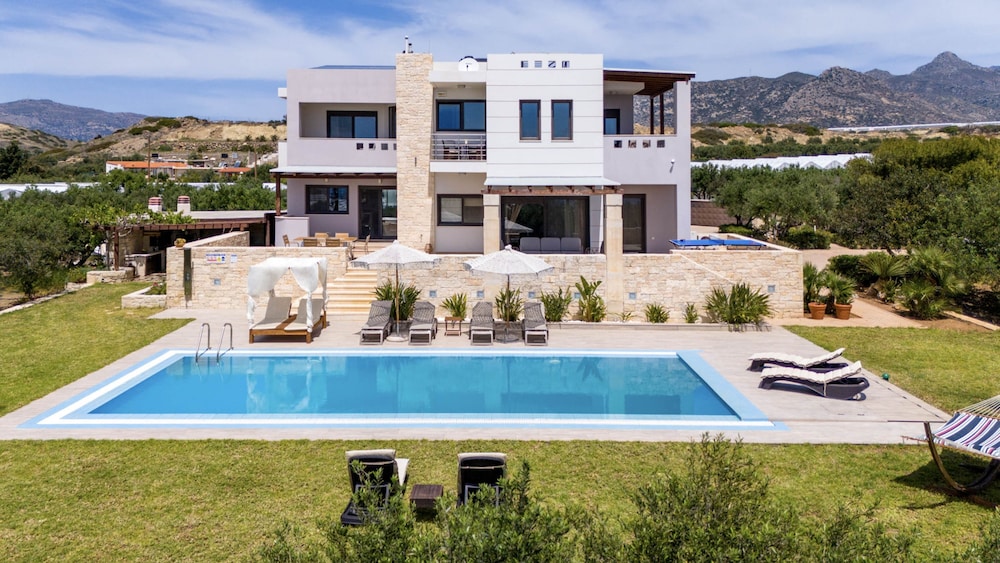 Villa, Smoking