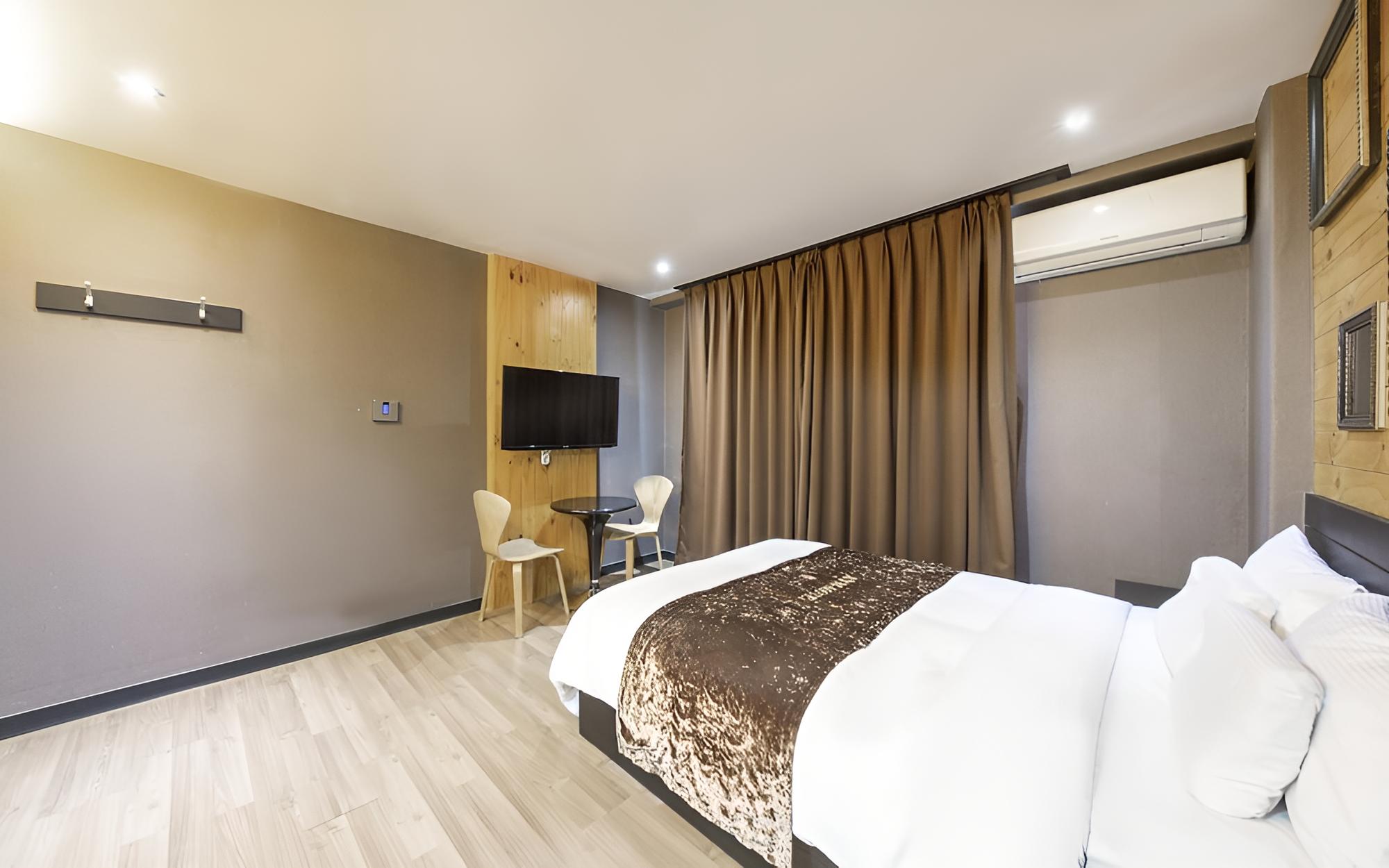 Room (Semi-private room (double bed bathtub) - Photo 3