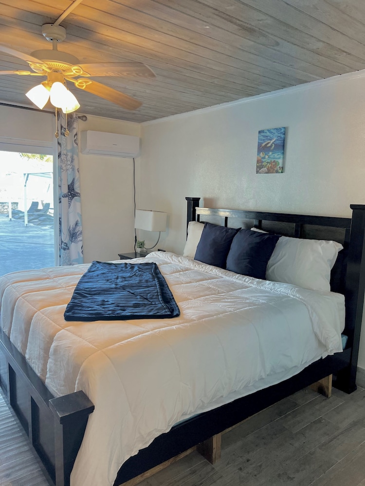 Standard Room, 1 King Bed, Ocean View, Beachfront