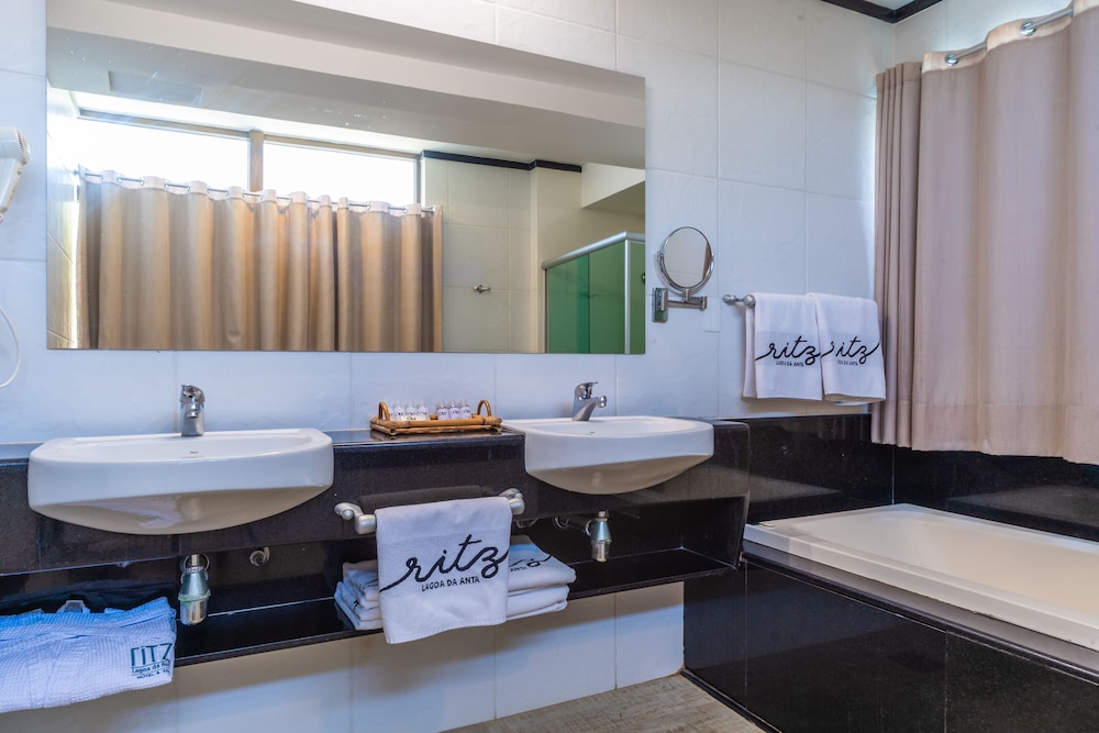 Premium Floor Suite - Photo 5