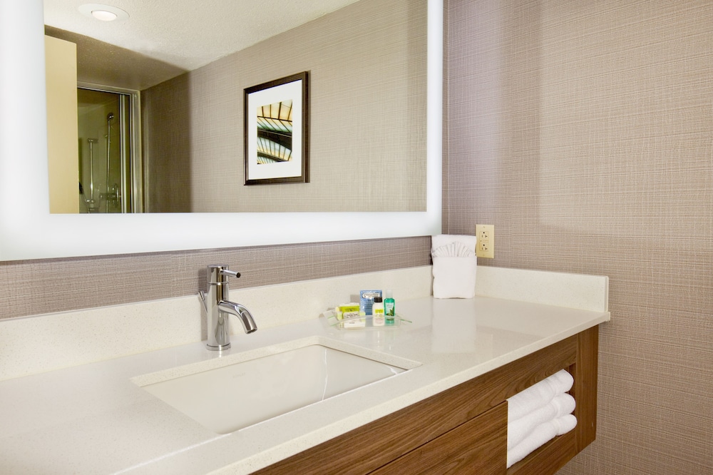 Suite, 2 Queen Beds - Photo 9