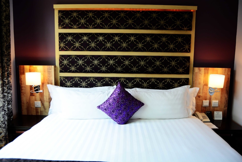 Deluxe King Suite photo 1