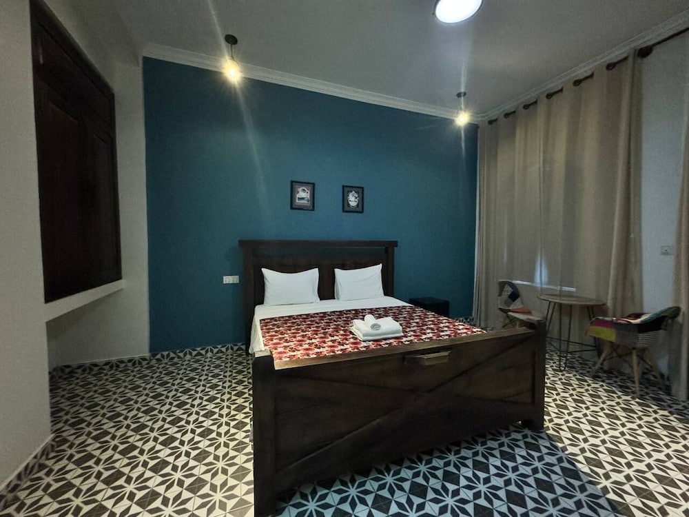 Deluxe Double Room, 1 King Bed, Balcony, City View photo 2
