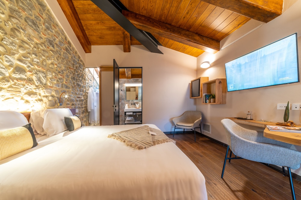 Presidential Studio Suite, 1 Bedroom, Jetted Tub, City View photo 2