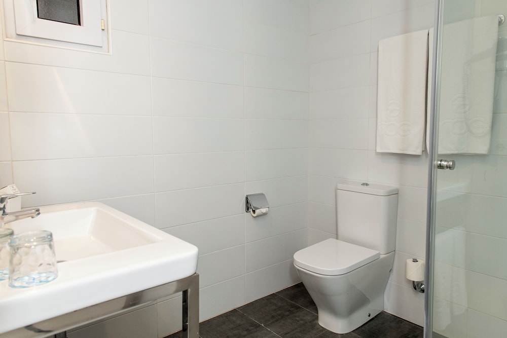 Deluxe Suite, 1 Bedroom, Sea View, Oceanfront (2 Adults + 1 Child) thumbnail 5