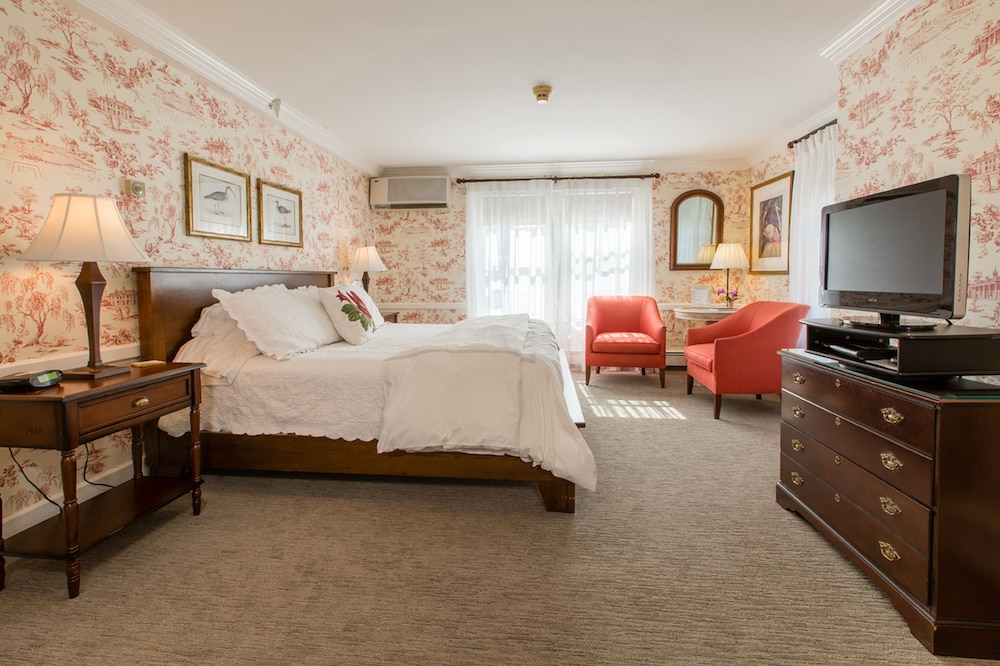 Thoreau Suite (No Pets) photo 1