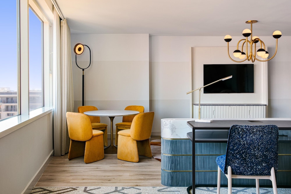 Suite, 1 King Bed