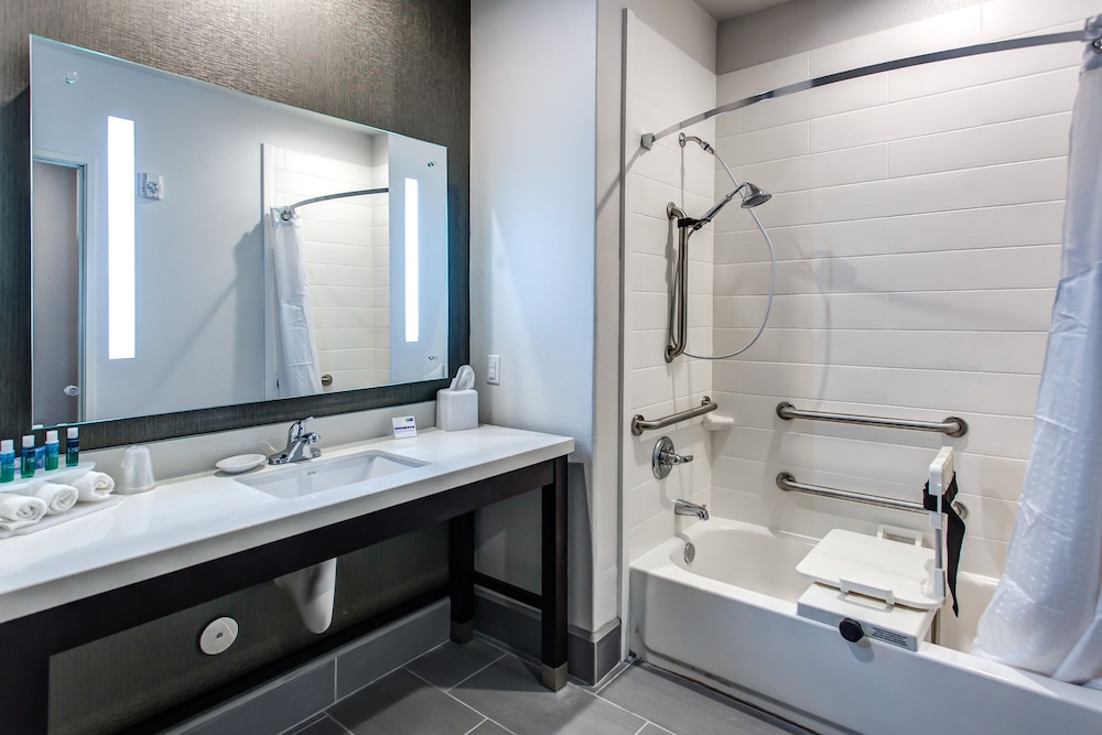 Suite, 2 Queen Beds, Accessible (Comm, Tub) photo 3
