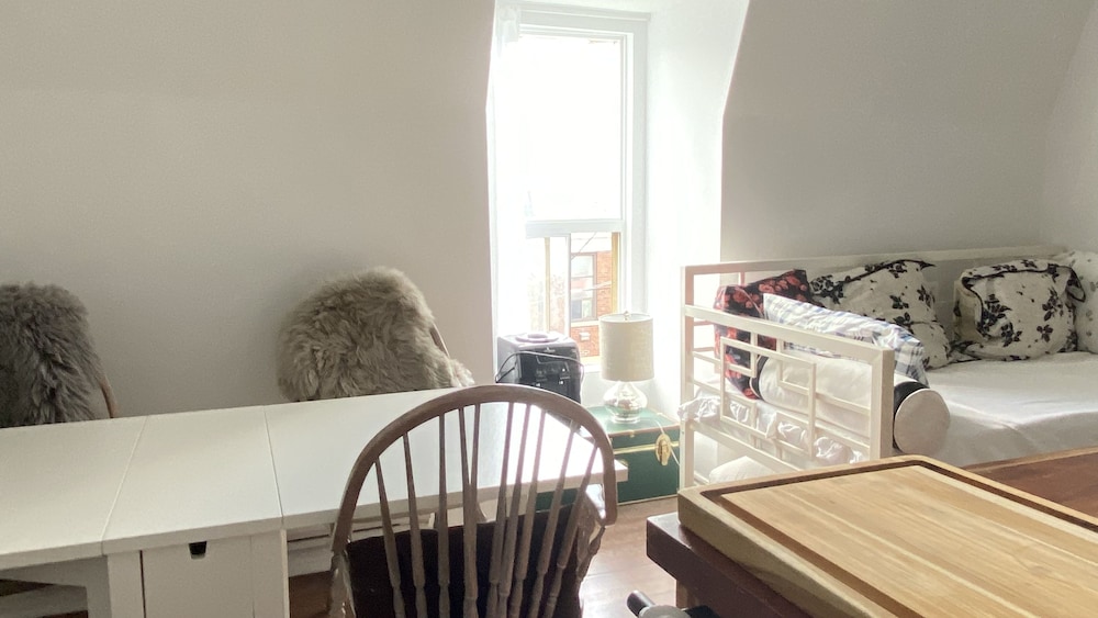 Economy Apartment, Patio, Courtyard View (644 Queen St West - read checkin info)