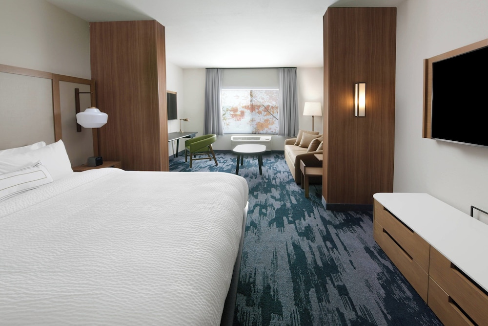 Suite, 1 King Bed with Sofa bed (Mobility Accessible, Roll-in Shower) - Photo 1