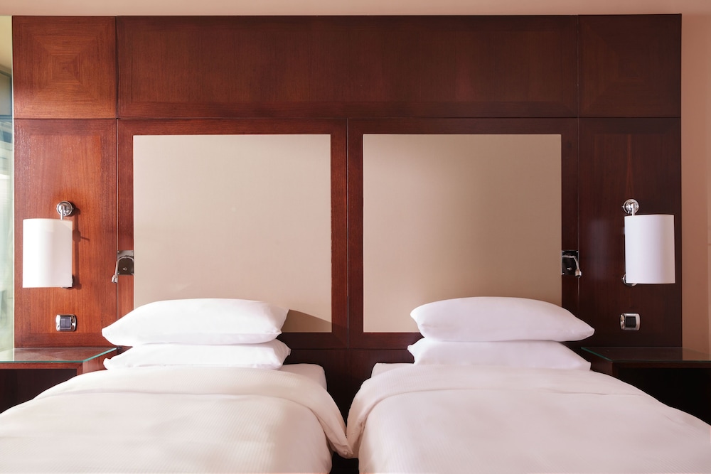 Room, Partial Sea View (2 Twin Beds) - Photo 4
