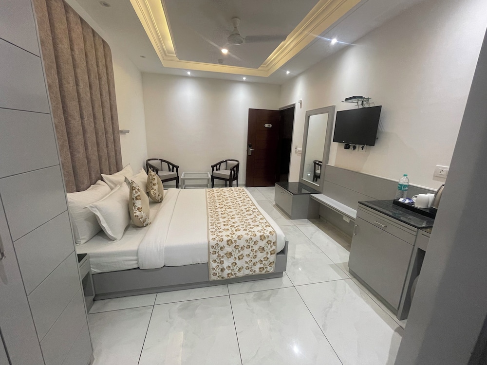 Deluxe Single Room, City View