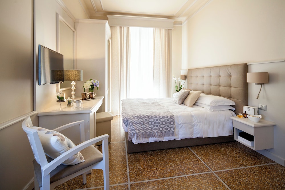 Superior Double or Twin Room photo 3