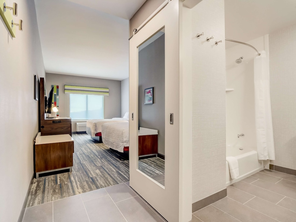 Room, 2 Queen Beds, Accessible, Bathtub (Hearing) - Photo 27