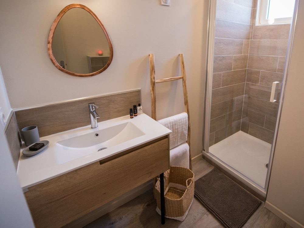 Standard Double Room, City View - Photo 12