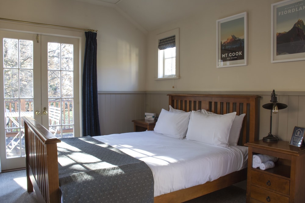 Standard Room, 1 King Bed photo 1