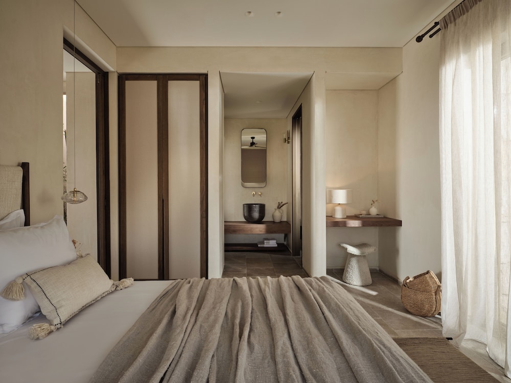 Executive Suite with Private Pool and Sea View - Photo 3