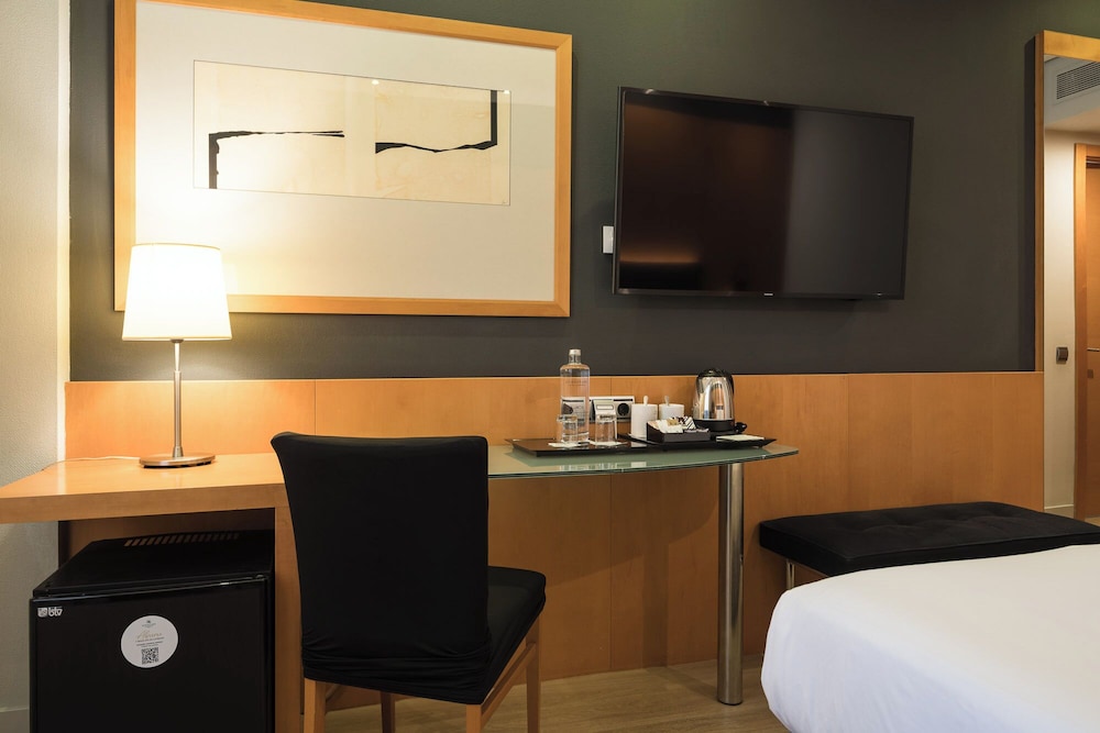 Double Room Single Use (Parking Included) - Photo 6