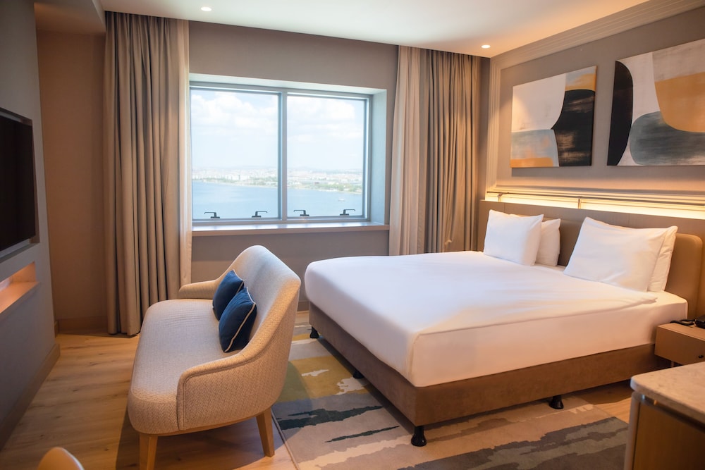 DELUXE FAMILY SUITE WITH BOSPHORUS VIEW photo 1