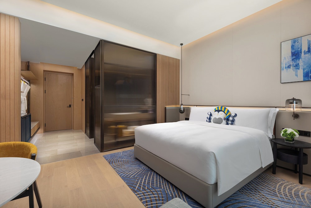 Standard Room, 1 King Bed, Ocean View photo 1