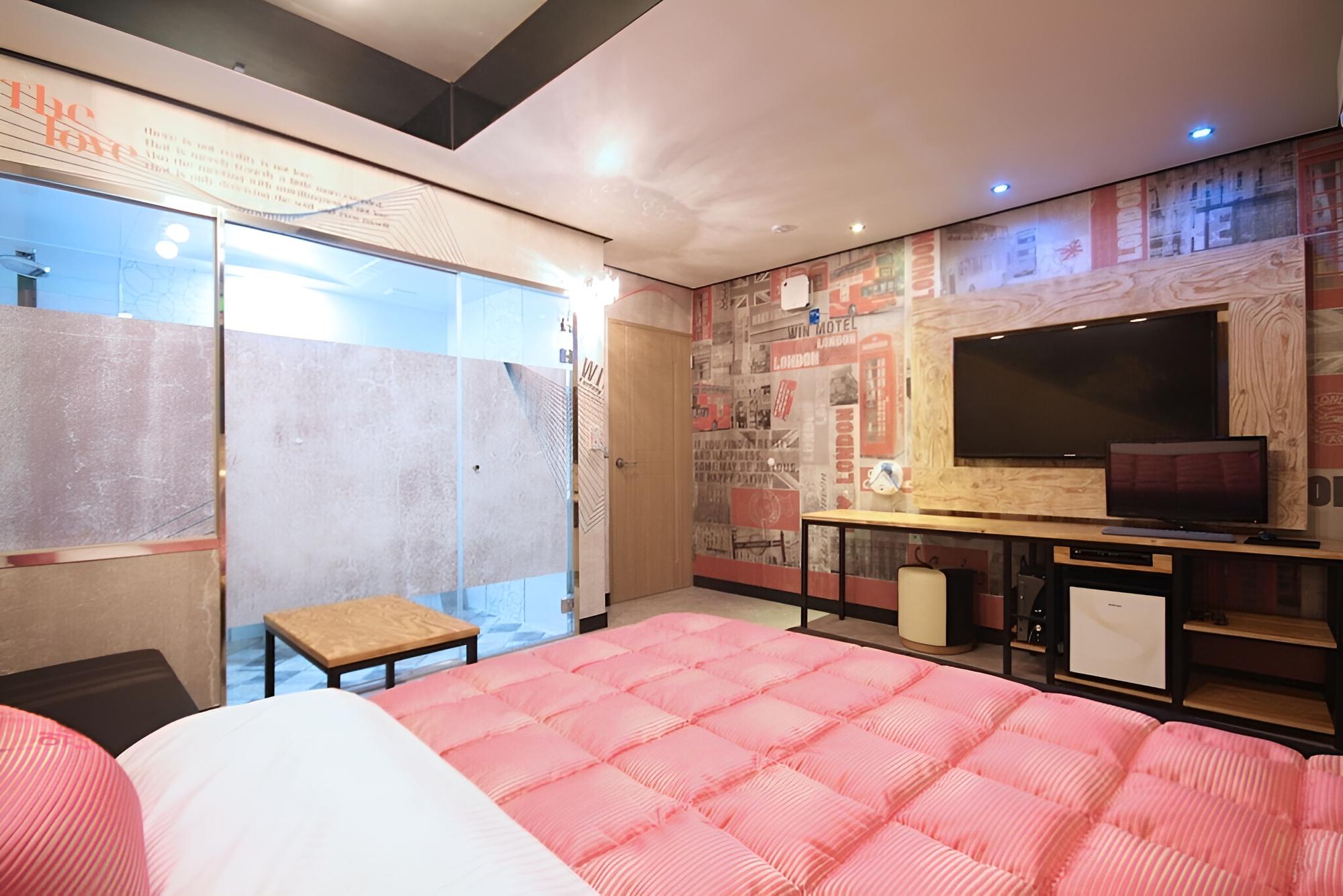 Room (Special Room (Netflix)) photo 3