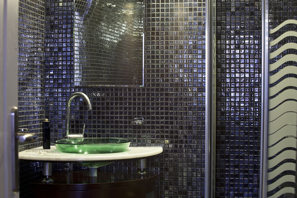 Honeymoon Suite, Jetted Tub, Sea View, Caldera View - Photo 2