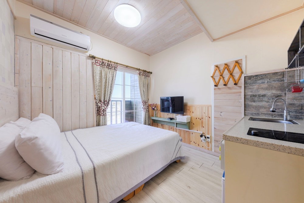 Double Room (Max 2 occupancy) photo 2