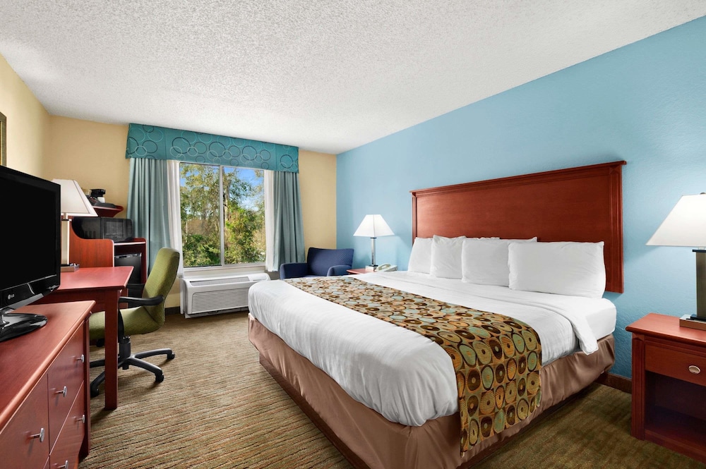 Standard Room, 1 King Bed - Photo 1