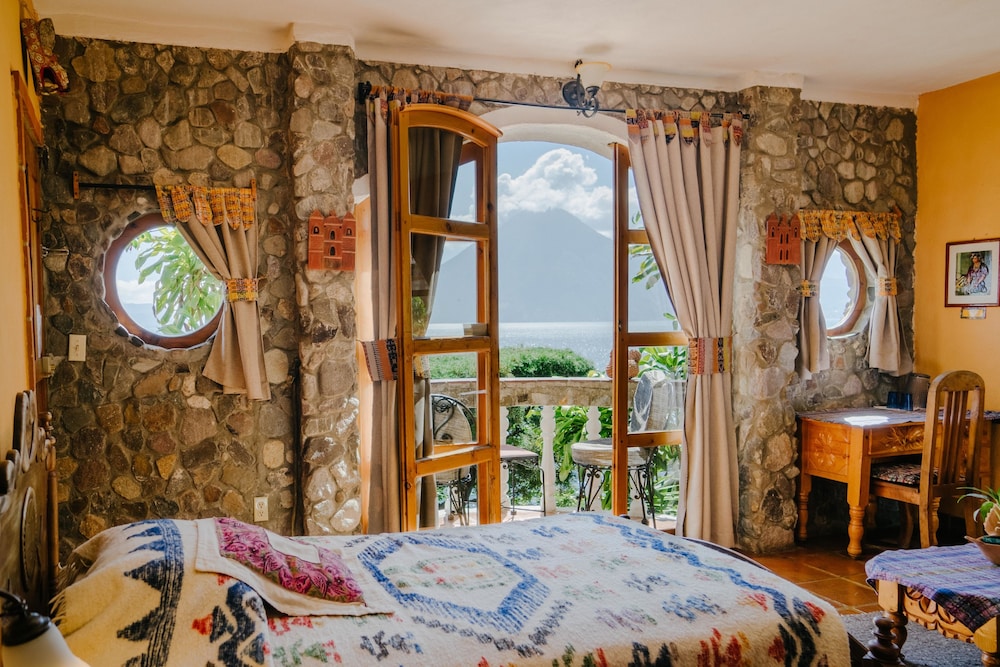 Suite, Multiple Beds, Balcony, Lake View photo 1