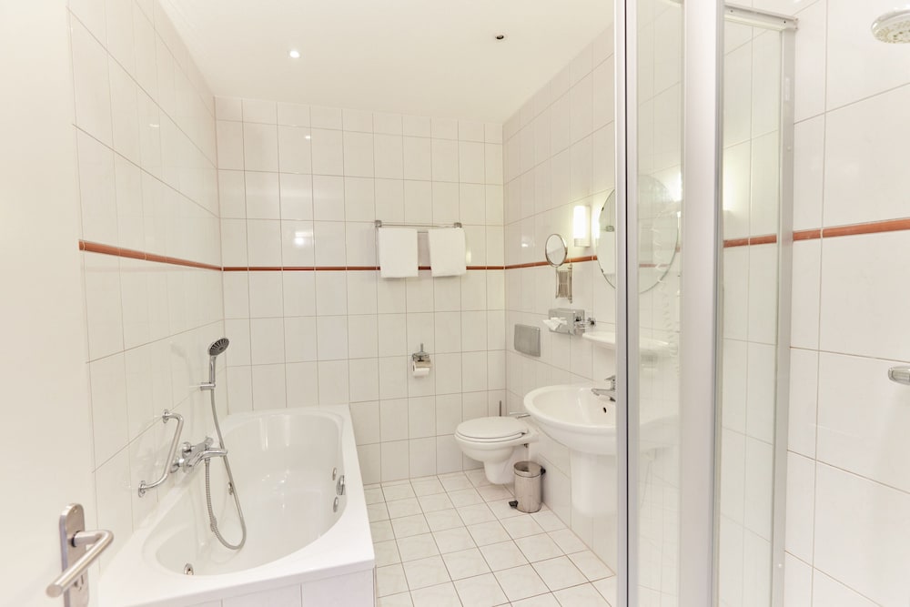Junior Suite, Jetted Tub photo 2