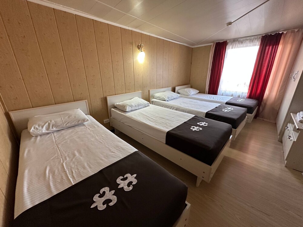 Basic Shared Dormitory, Men only, Housekeeping photo 1
