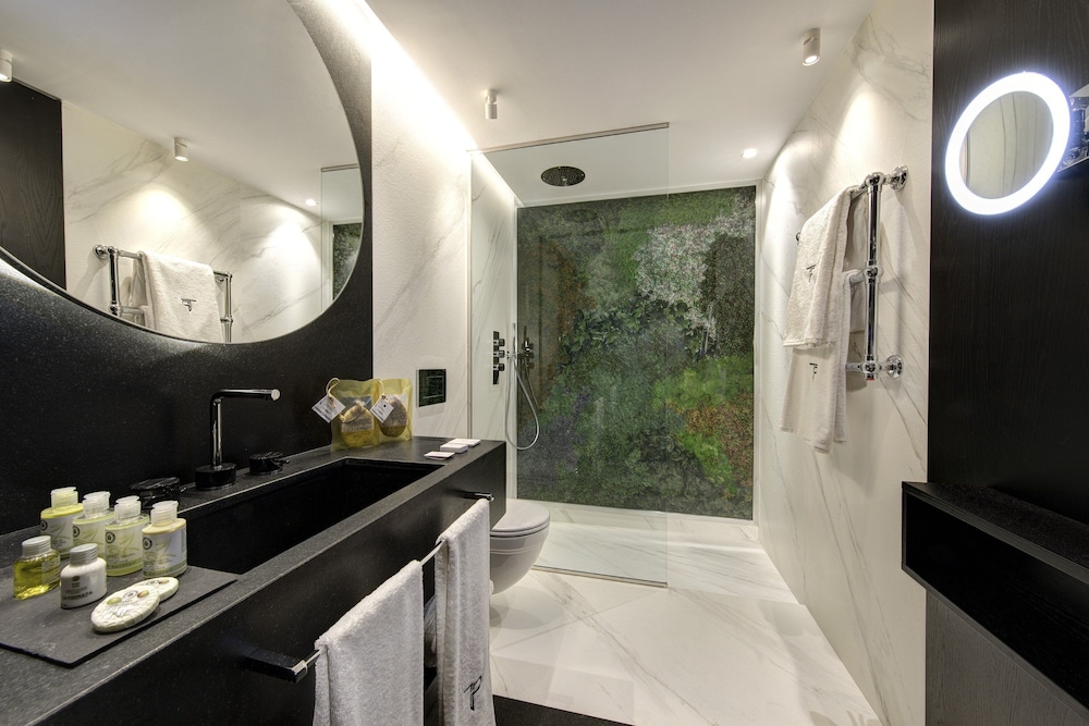 Executive Room, 1 Queen Bed - Photo 6