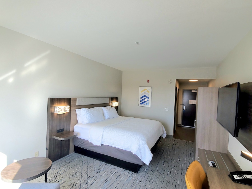 Standard Room, 1 King Bed - Photo 1
