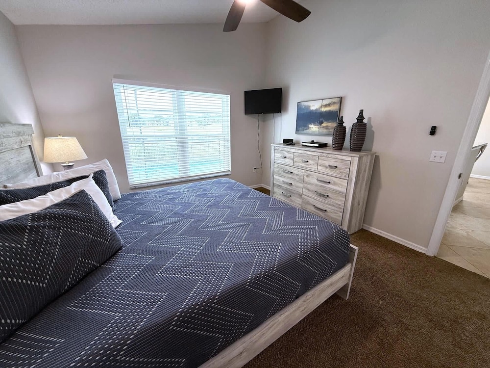 House, Multiple Beds, Pool Access, Pool View photo 3