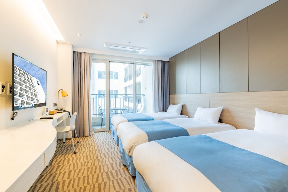 Deluxe Triple (No View) (3 Single Beds)