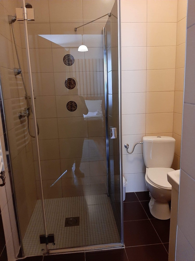 Twin Room - Photo 6