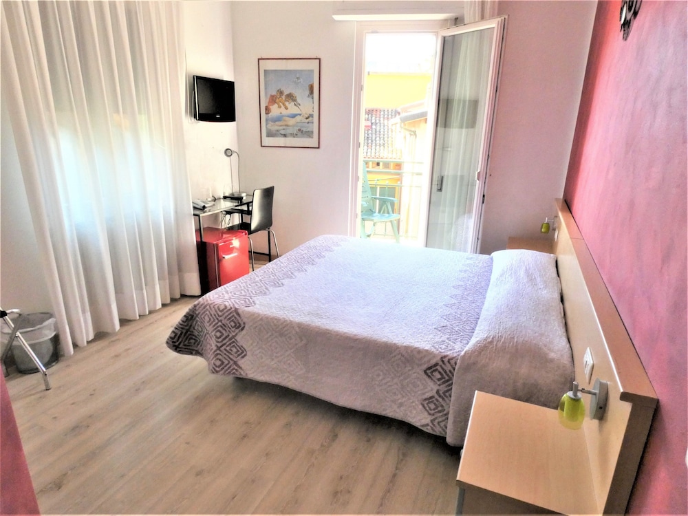 Double or Twin Room, Balcony, City View photo 1