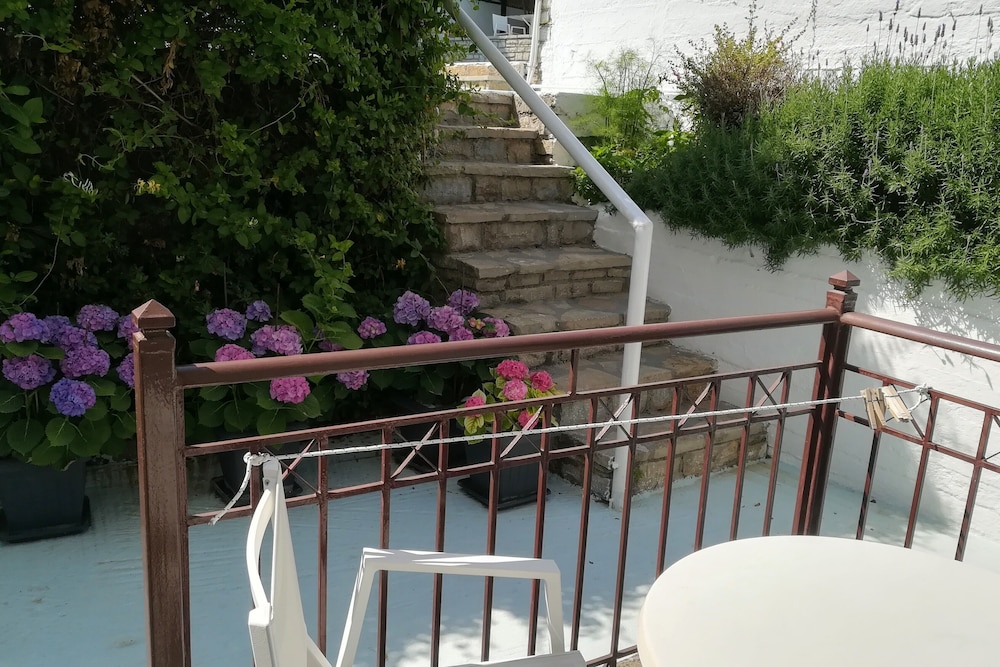 Studio, Garden View