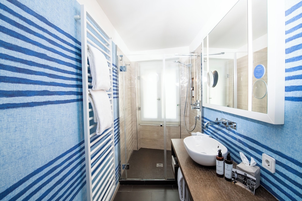 Small Double Room - Photo 16