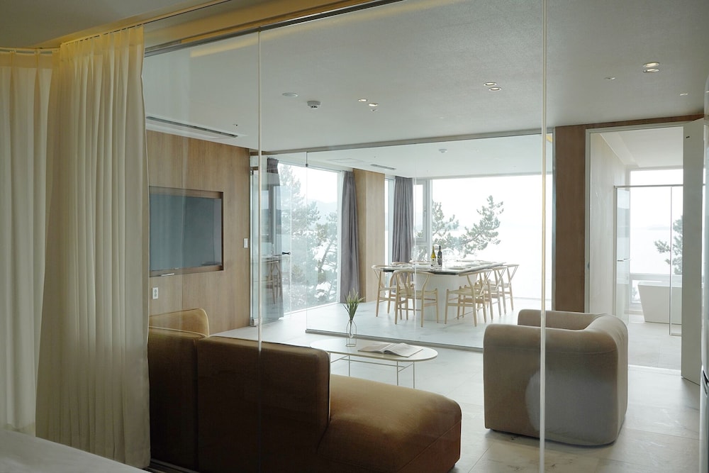 Party Cove Suite A Type